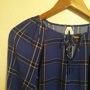 CLEARANCE MAKE OFFER Adorable Blue Plaid Top